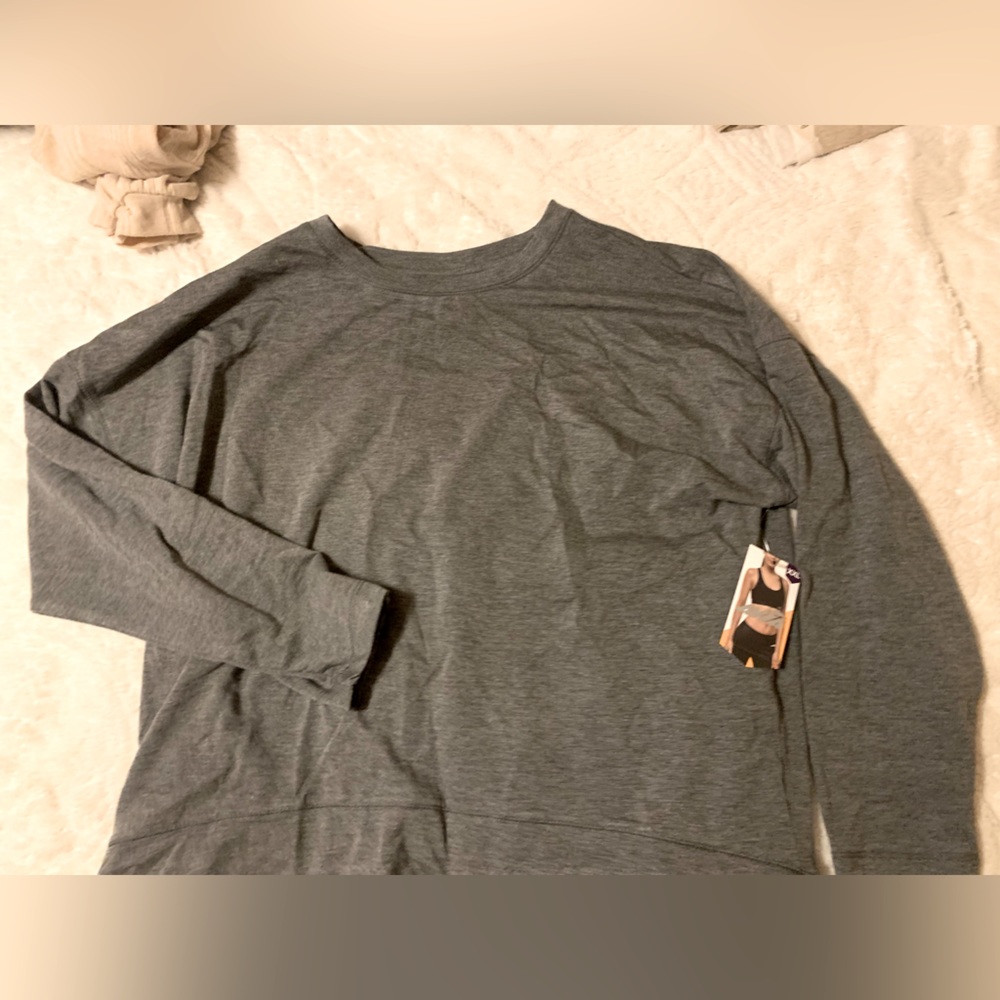 XXL. Grey. Brand: AVIA. Long sleeve tee